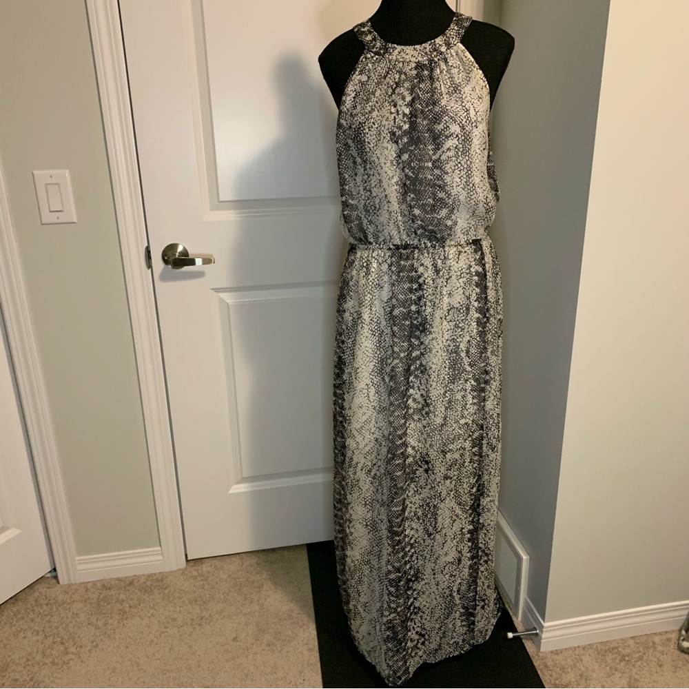 Banana Republic ladies long dress black and white , size 10.
